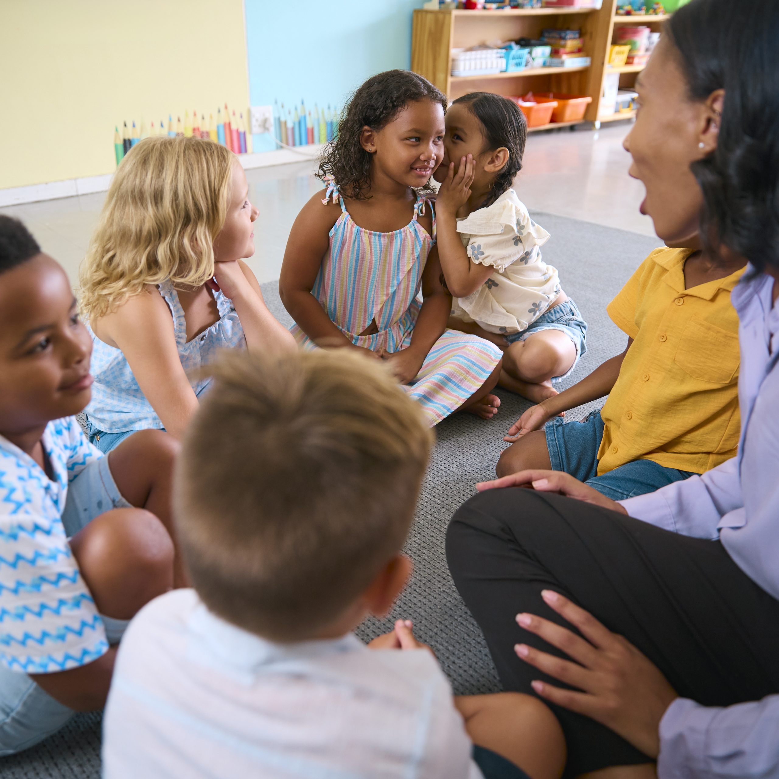 Kinder im Klassenzimmer
